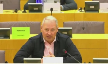 Известувачот на ЕП за Албанија, Шидер: Загрижувачка е корупцијата, поларизацијата и притисокот врз гласачите, потребни се истраги и казни на високо ниво