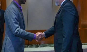 По неколкучасовна пауза продолжија индиректните преговори помеѓу Иран и САД