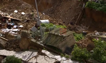 Пожарникари од Сицилија спасија 400 ретки книги по свлечиштето - библиотеката и натаму во опасност