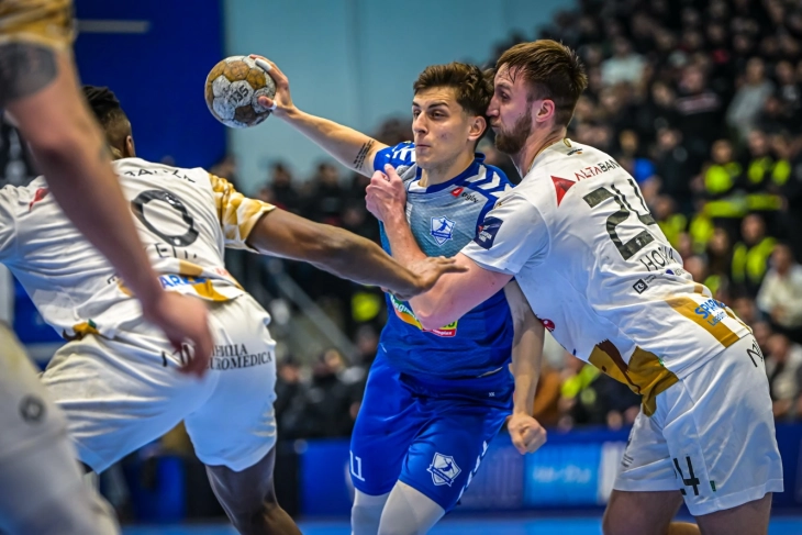 Ракометниот плеј оф од Супер лигата стартува во Кавадарци, дербито утре во Автокоманда