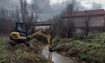 Општина Илинден продолжува со чистење на речните корита