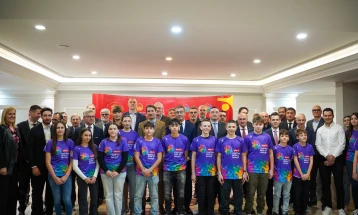 Мицкоски: Овие десетици илјади млади деца, кои во наредните месеци ќе се натпреваруваат, ќе израснат во луѓе што достоинствено ќе си ја промовираат татковината