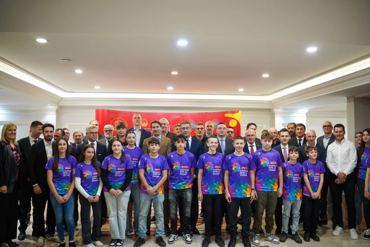 Mickoski: Këta dhjetëra mijëra fëmijë të vegjël, që do të garojnë në muajt në vijim, do të rriten për t'u bërë njerëz që do ta promovojnë atdheun e tyre me dinjitet