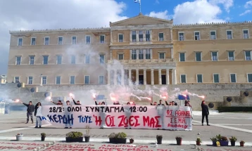 Мирен протест на учениците и студентите во Атина во пресрет на тригодишнината од железничката несреќа кај Темпи (Фото)