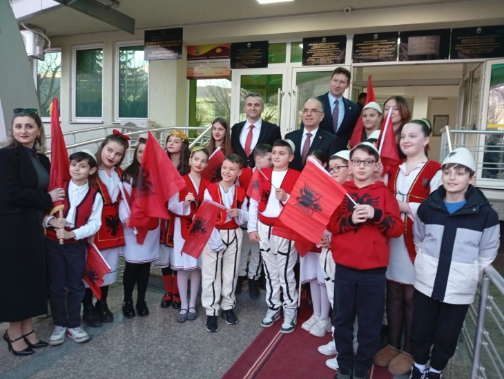 Албанскиот претседател Бегај во посета на Дебар