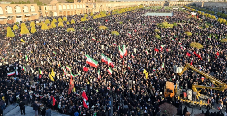 Илјадници Ирачани жалат за смртта на Хамнеи