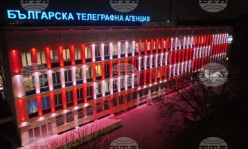 Фасадата на зградата на Бугарската телеграфска агенција е осветлена во бело и црвено по повод Баба Марта