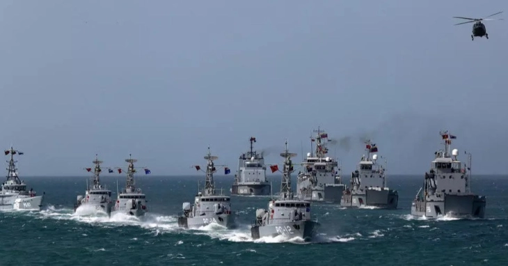 Иран вели дека три танкери за нафта биле погодени од ракети