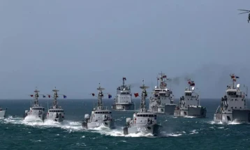 Иран вели дека три танкери за нафта биле погодени од ракети