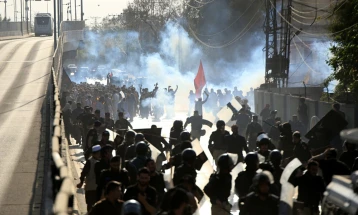 Најмалку 34 лица убиени, повеќе од 200 повредени во судирите меѓу демонстрантите и безбедносните сили во Карачи и северен Пакистан поради нападите врз Иран