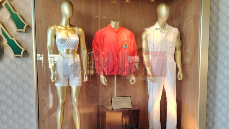 Костими и инструменти од светските поп-ѕвезди во рок-музеј во Белград