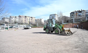 Се уредуваат над 50 паркинг места кај штипската спортска сала „Јордан Мијалков“