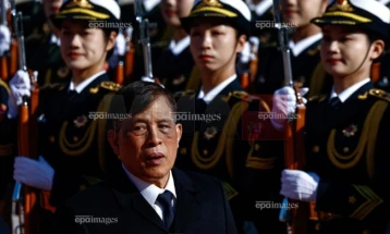 Најбогатиот монарх во светот Маха Ваџиралонгкорн  располага со 17.000 куќи, 38 приватни авиони, 300 автомобили и 52 позлатени бродови