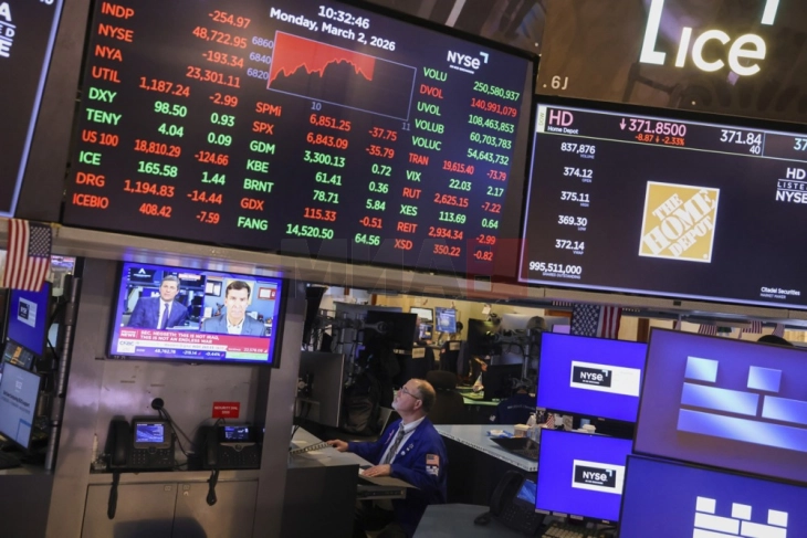 Цените на нафтата дополнително растат додека Иран блокира витална поморска рута