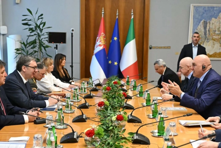 Вучиќ со Крозето на средба во Белград фокусирана на глобалните безбедносни предизвици и зајакнување на соработката меѓу Србија и Италија