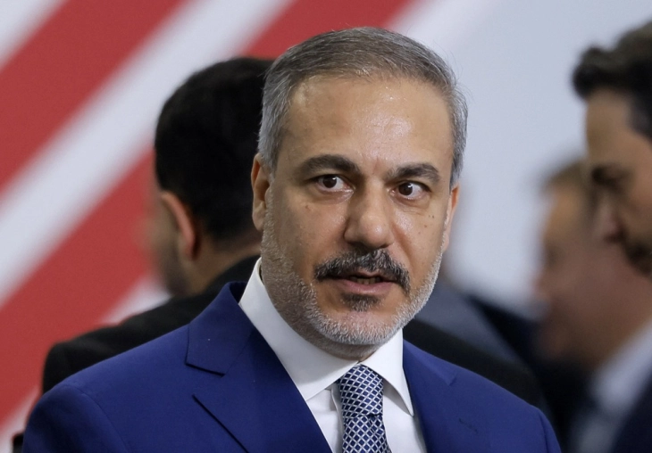 Fidan: Turqia po zhvillon dialog me të gjitha palët për ndërprerje të luftës në Iran dhe kthim në tryezën negociuese