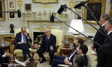 Трамп: Цените на нафтата ќе паднат кога ќе заврши војната, подобро е ако Иран не го води Пахлави