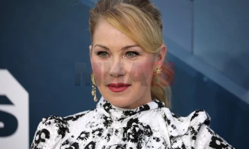 Кристина Еплгејт оди в пензија поради болеста