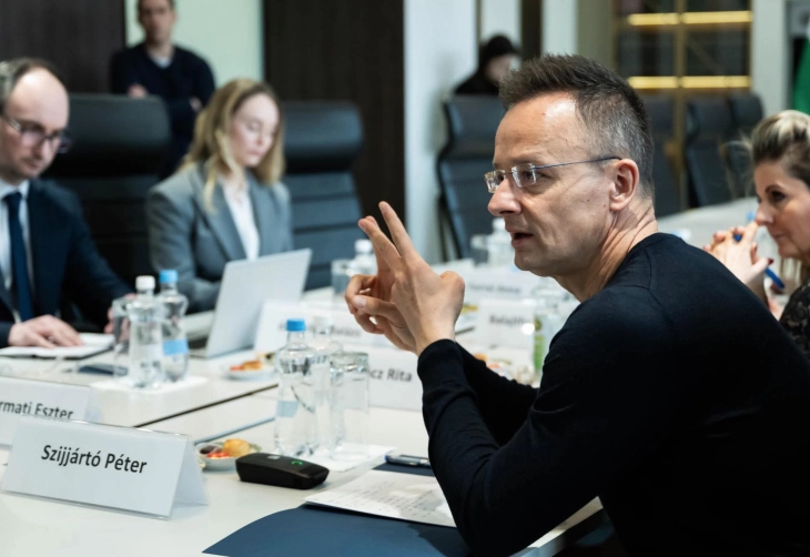 Сијарто: Попрво Киев ќе остане без пари отколку Унгарија без нафта, нема напредок за „Дружба“