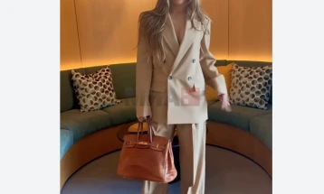 Џеј-Ло во „носталгично“ модно издание од 90-тите во најавениот нов спот