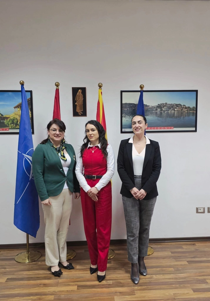 В.Д. амбасадорката, Стојмировска на средба со Мукоска, новата лекторка по македонски јазик при Универзитетот во Тирана 