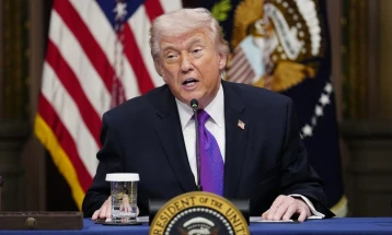 Трамп вели дека американските сили се во многу силна позиција во Иран