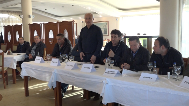 Од трибина во Прилеп земјоделците бараат ревидирање на годинашнава програма и субвенционирање на производството според програмата од 2025 година