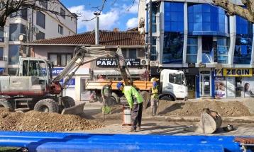 Хоџа и Ќура извршија увид на градежните активности за замена на азбестни цевки на водоводната мрежа во Струга и колекторскиот систем Радожда - Елен Камен
