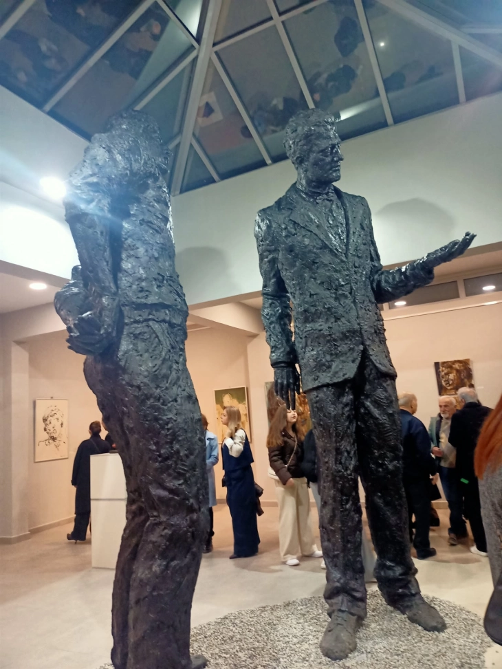 Во Велес отворена изложбата на Ангел Коруновски „Лица“