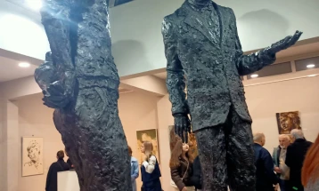 Во Велес отворена изложбата на Ангел Коруновски „Лица“