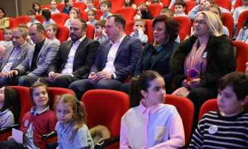 Прикажан едукативниот филм „Кликни безбедно“ за побезбедно користење интернет