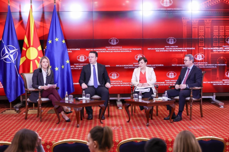 Николоски: Стабилни цените на транспортните услуги, индивидуално го решаваме проблемот на превозниците