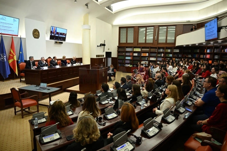 Punëtoria e Parlamentit të ri frankofon 