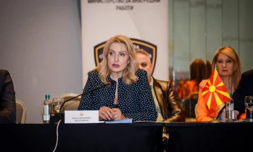 В.д. државната обвинителка Тополова – Исајловска на тркалезна маса за поддршка и заштита на жртвите на насилство врз жени и семејно насилство