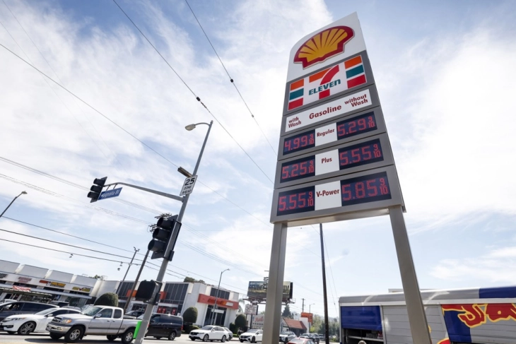 Çmimi i naftës tejkaloi 90 dollarë, rritje më e madhe javore që nga viti 1983