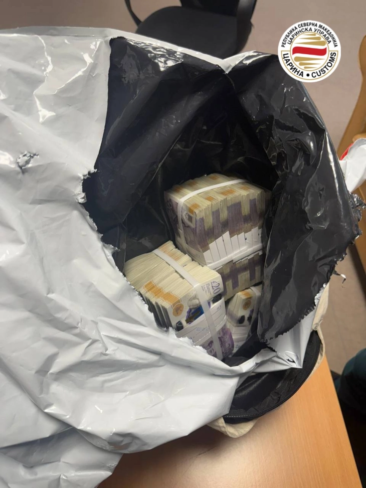 На Меѓународниот аеродром Скопје откриени непријавени 150 илјади британски фунти