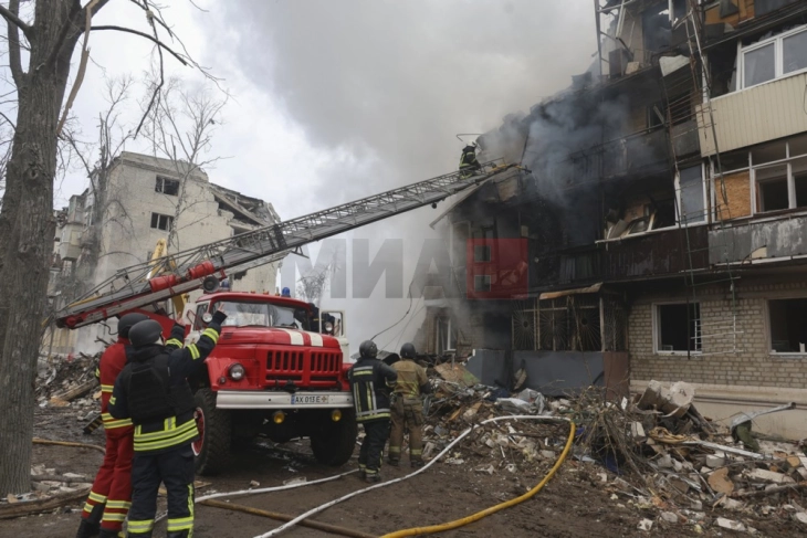 Осуммина загинати во руски ракетен напад врз станбена зграда во Харков