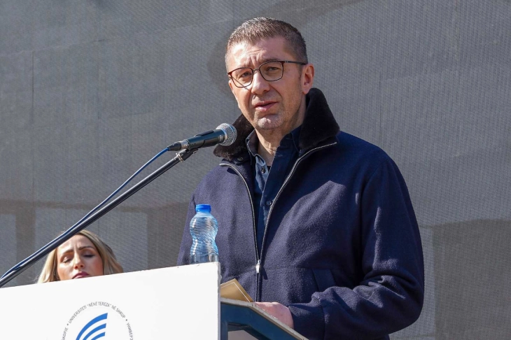 Mickoski: Ka naftë, qytetarët duhet të jenë të qetë, Qeveria do të ndërhyjë menjëherë nëse ka rritje dramatike të çmimeve