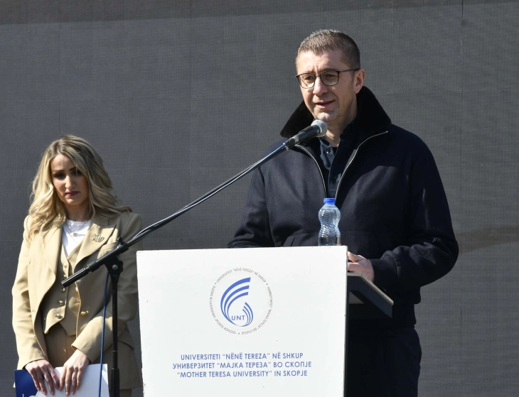 Мицкоски: Нема силна економија без силни универзитети, нема модерна држава без образовани и мотивирани млади луѓе (ДПЛ)