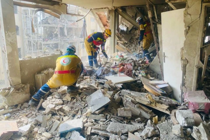 Ирански медиуми јавуваат за оштетени болници и аеродром во Техеран