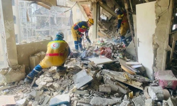 Ирански медиуми јавуваат за оштетени болници и аеродром во Техеран