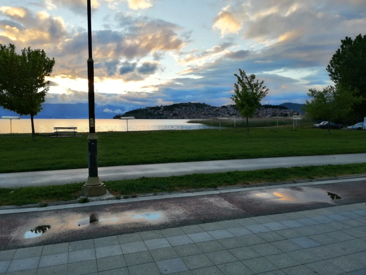 Променливо облачно, температури до 16 степени