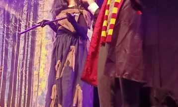 Детската претстава „Чудесниот напиток“ на театарот „Златен елец“ во велешкиот театар