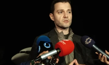 Муцунски ги пречека патниците од Дубаи: Најбитна е безбедноста на граѓаните, до крајот на неделава сите што побарале евакуација треба да бидат во државава