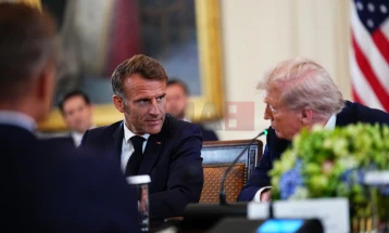 Макрон телефонски разговараше со Трамп и Пезешкијан