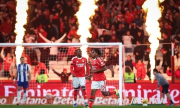 Benfika shpëtoi pas 0:2 me Porton, Murinjo u përjashtua nga fundi i ndeshjes