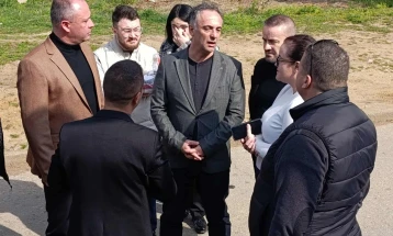 Министерот за здравство Алиу ја посети Болницата во Кочани, каде започна уредувањето на дворната површина