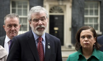 Поранешниот лидер на Шин Фејн, Гери Адамс, обвинет за нападите на ИРА во 1990-тите во Велика Британија