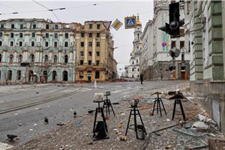Шест лица повредени во напад со руски дрон во Харков