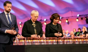 Presidentja Siljanovska Davkova në komemoracion për hebrenjtë e Maqedonisë në Kompleksin memorial dhe muzeun 